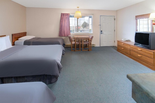 Redwood Inn image 6
